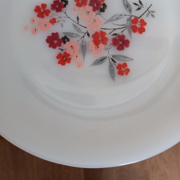 Vintage Fire King Primrose White Red Pink Flowers Salad Plate - Picture 5 of 10